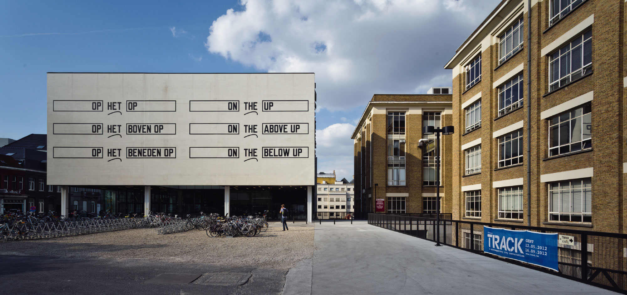 track_lawrence_weiner_kunst_en_musea