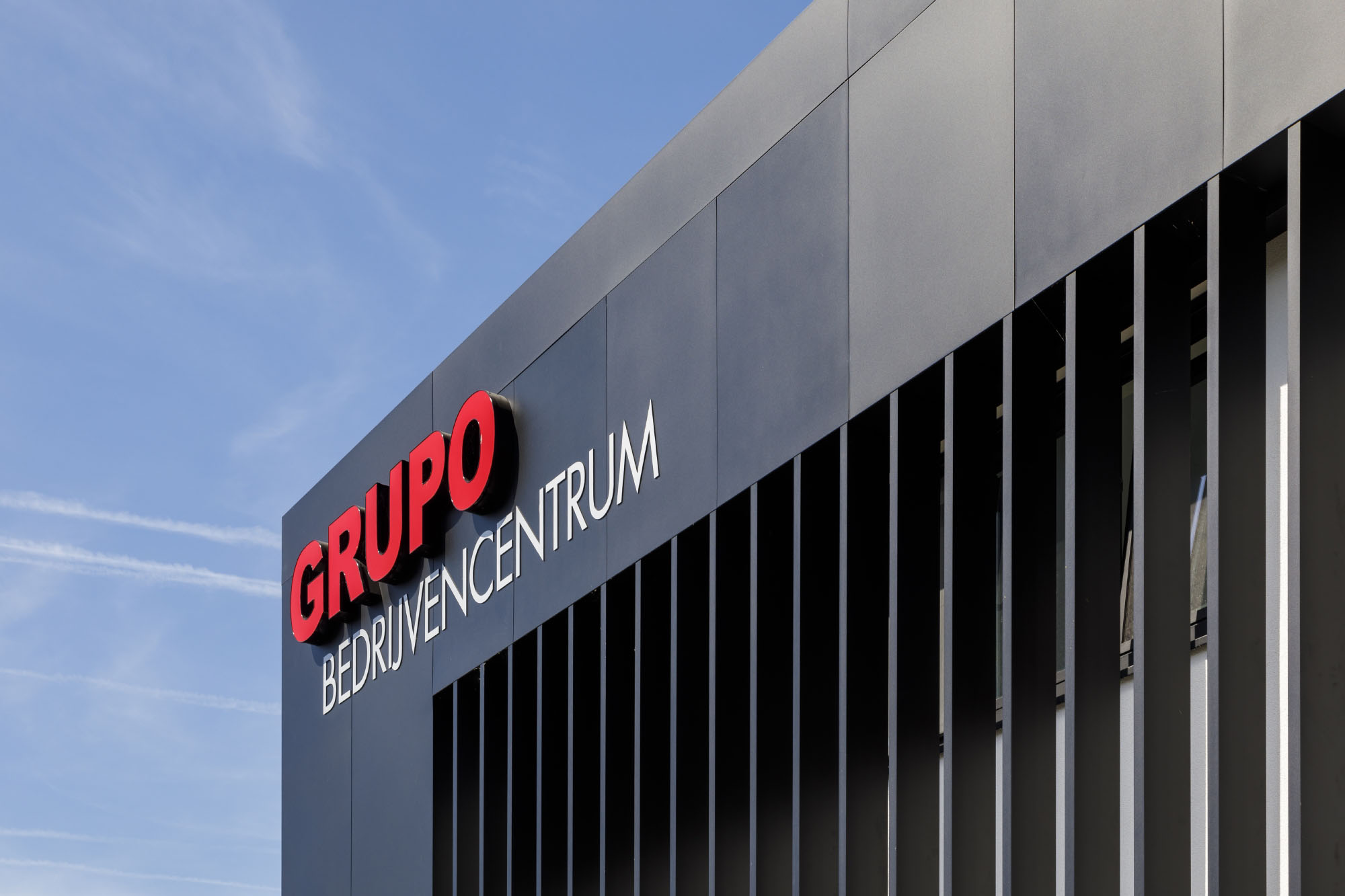 Grupo - Outdoor signalisatie en gevelletters