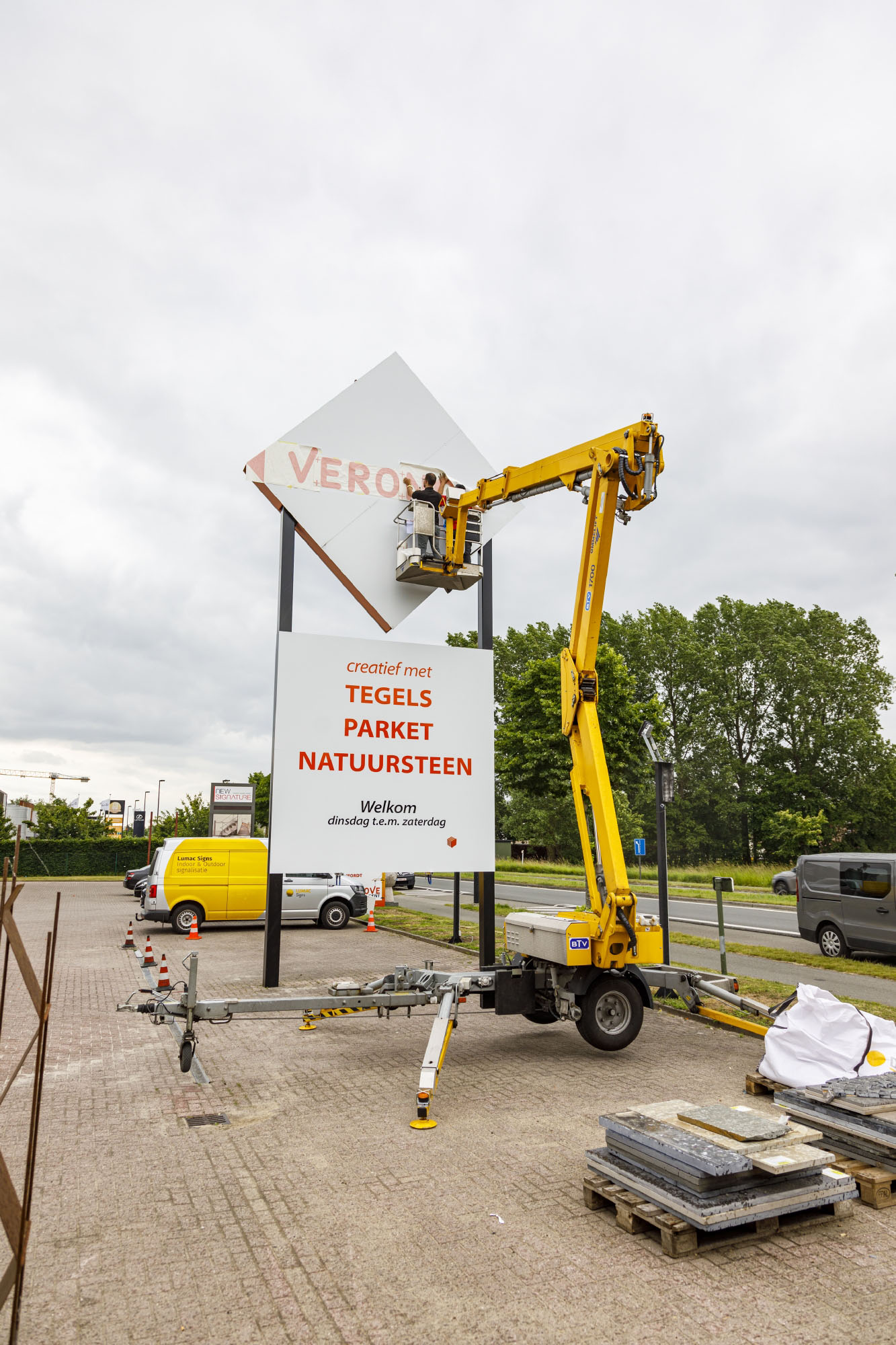 Veronove - Outdoor signalisatie en gevelletters