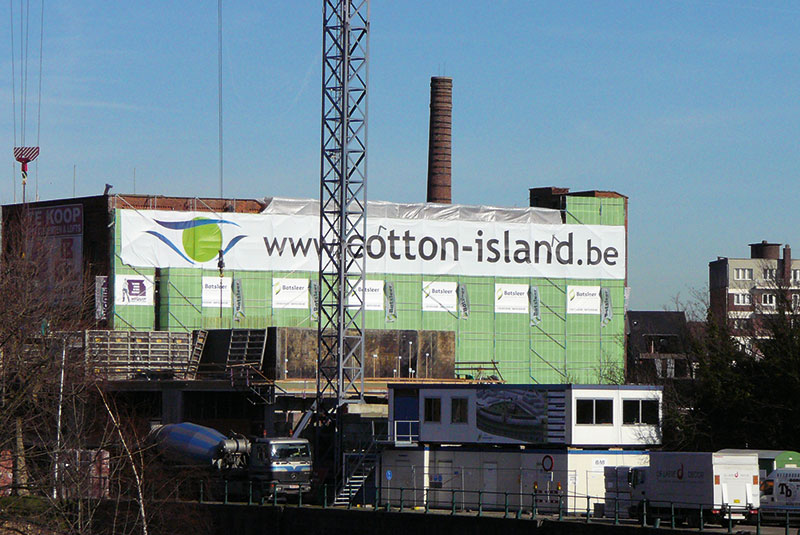 Cotton Island outdoor signalisatie en project signalisatie - ingepakt gebouw