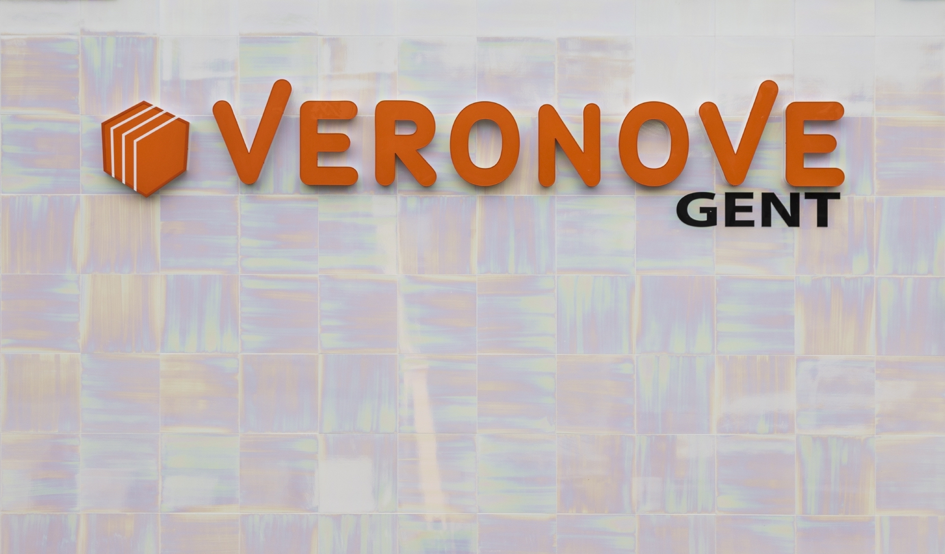 Veronove - Outdoor signalisatie en gevelletters