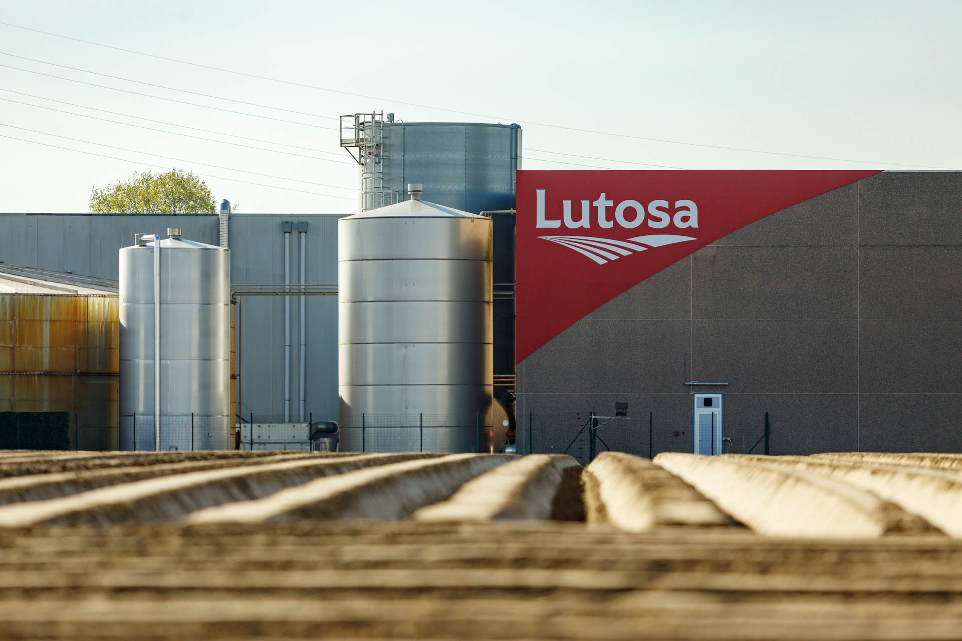 Lutosa Waregem - rebranding outdoor signalisatie