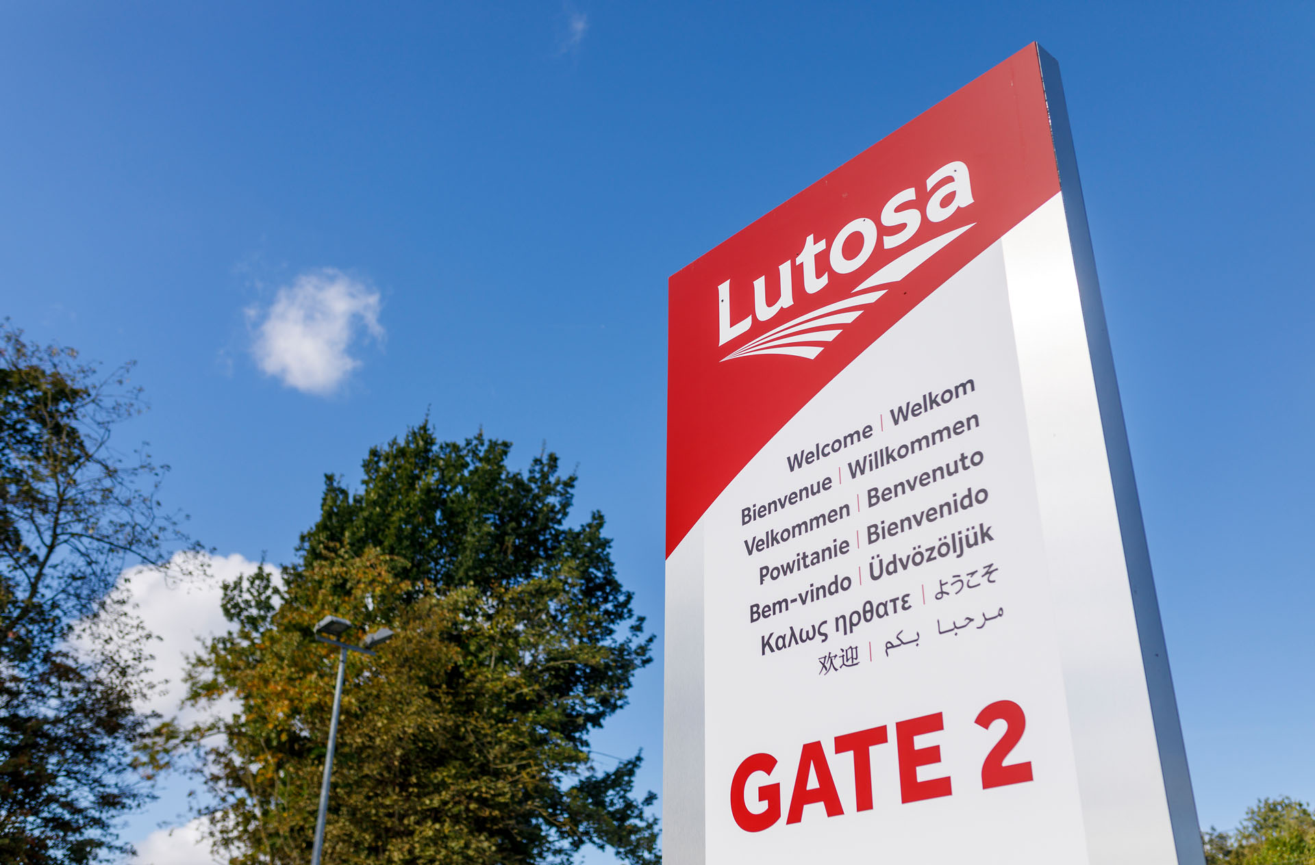 Lutosa Leuze- rebranding outdoor signalisatie