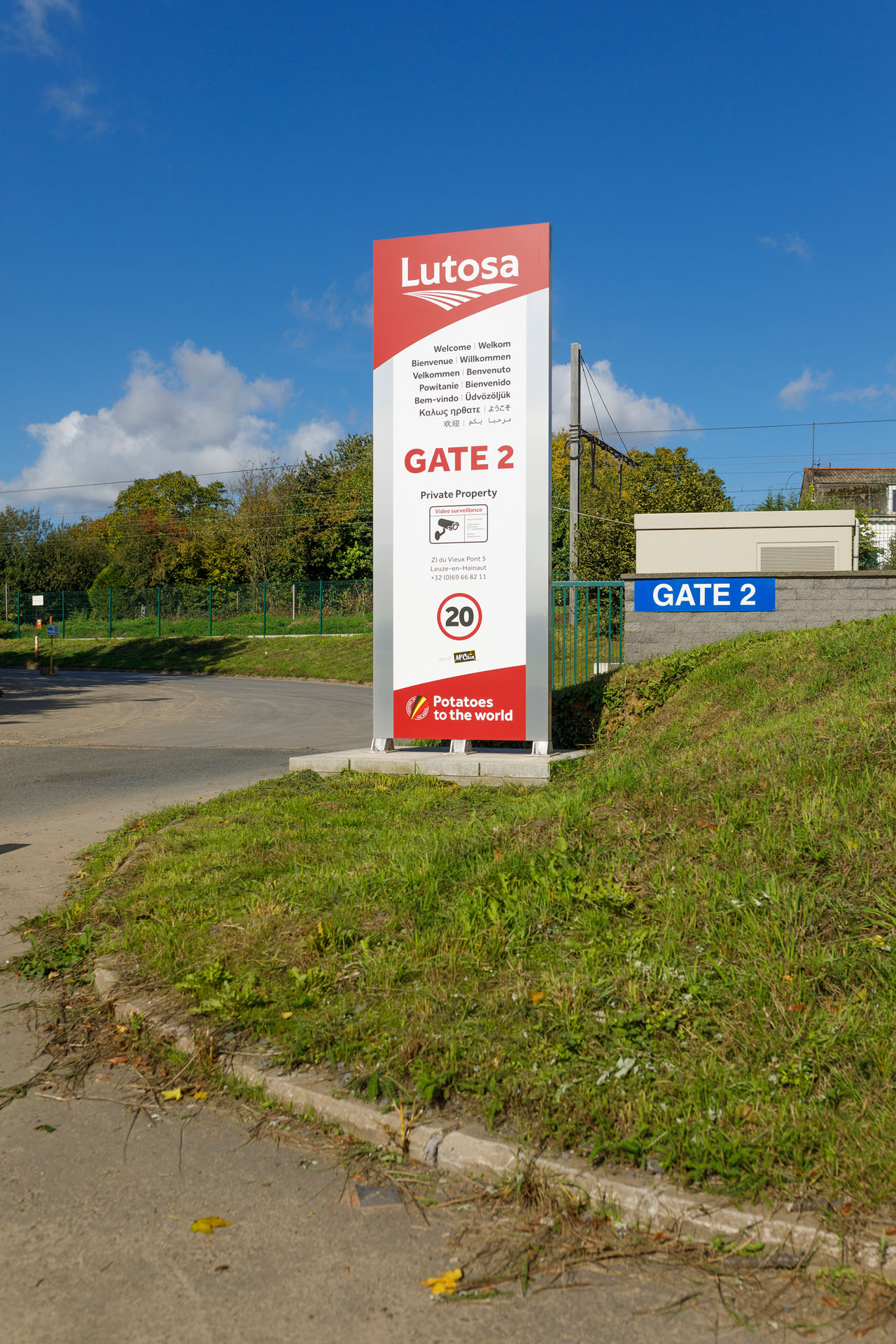 Lutosa Leuze- rebranding outdoor signalisatie