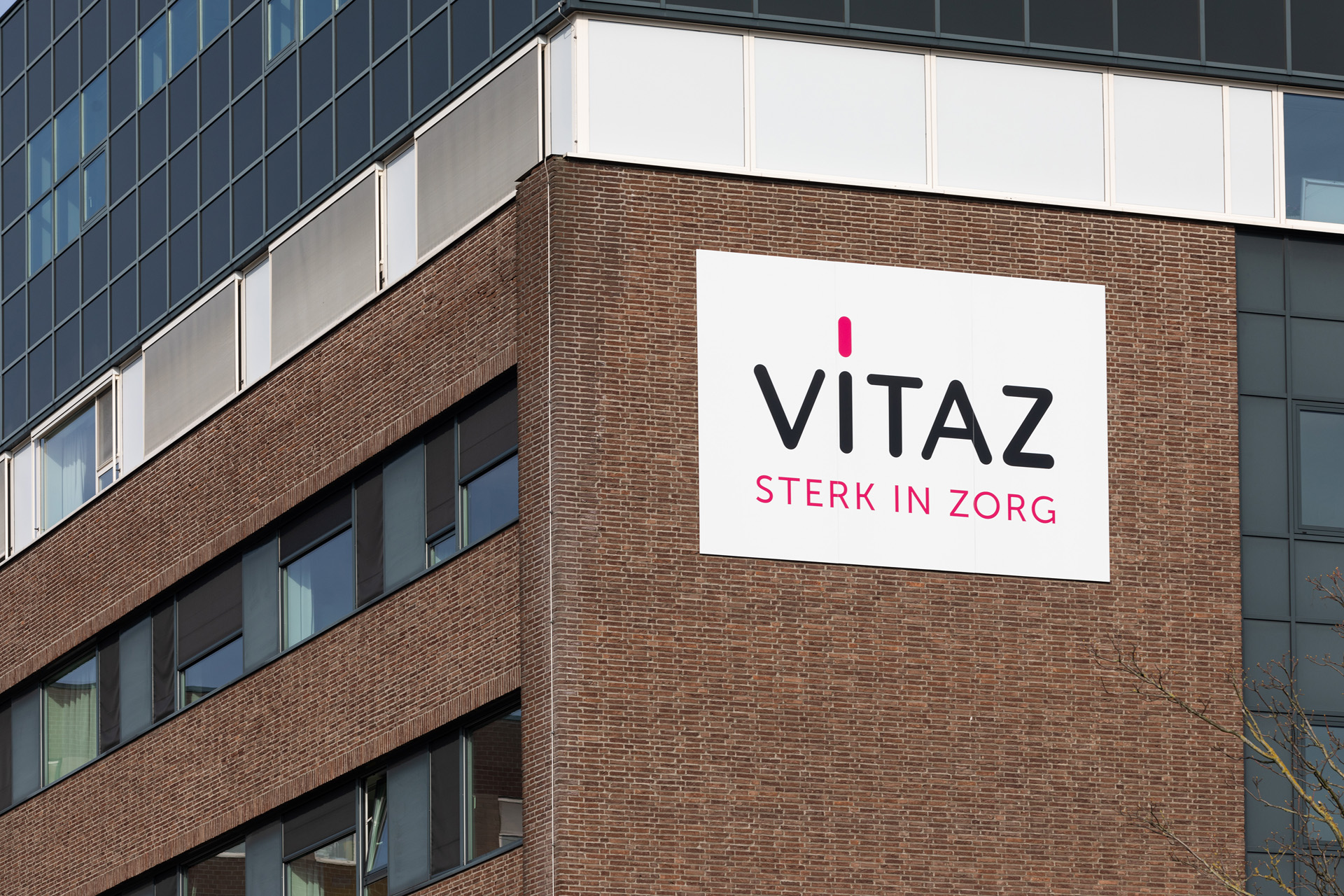 VITAZ sterk in zorg - Rebranding outdoor signalisatie